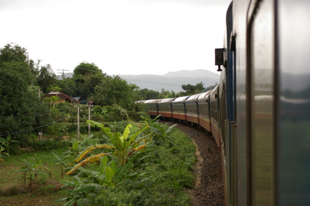 ベトナム統一鉄道の列車からの景色